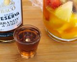 A picture of step 4 of Cava Sangria.