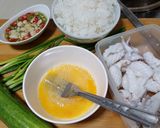 รูปขั้นตอนการทำที่ 1 ของ ข้าวผัดไข่ใส่ปลาหมึก