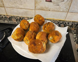 Foto del paso 6 de la receta: Huevos rebozados rellenos de salmón y "falso" caviar