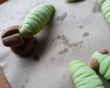 Foto langkah ke 6 dari resep Caterpillar Cookies.