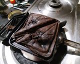 A picture of step 4 of Oreo toast.