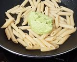 Foto del passaggio 2 della ricetta Penne con zucchine e robiola