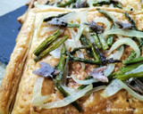 Foto del paso 7 de la receta: Hojaldres de espárragos, cebolla y anchoas