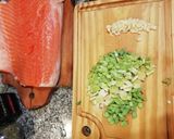 Foto del paso 1 de la receta: Salmón a la crema con puerros y limón (muy fácil!)