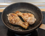 Foto del paso 2 de la receta: Muslitos de pollo al Jerez (y poco más)