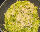 Foto del paso 4 de la receta: Zoodles de calabacín con espaguetis de merluza