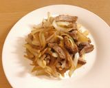 A picture of step 1 of 洋蔥炒肉絲.