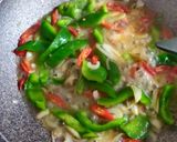 Foto langkah ke 4 dari resep Oseng Tempe dan Paprika Hijau.