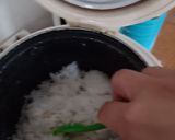 Foto langkah ke 3 dari resep Tips Menyimpan Nasi Sisa Agar Tetap Pulen Keesokan Harinya.