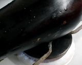 Foto del paso 1 de la receta: Berenjena ahumada, rellena con queso a la milanesa 🍆
