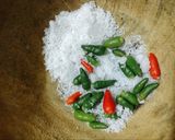 Hình bước làm 2 của món Muối tắc chấm hải sản