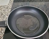 Foto del paso 2 de la receta: Paella de aprovechamiento en un plis plas,de costilla de cerdo adobada