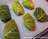 Foto del passaggio 4 della ricetta Involtini di verza con nasello, patate e olive nere