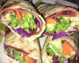 Foto langkah ke 3 dari resep Wrapped Salad / Salad Roll.