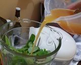Foto langkah ke 2 dari resep (Menu diet) healthy green juice.