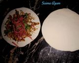 A picture of step 3 of Chicken cheese paratha😍.