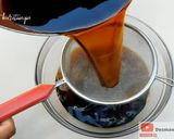 Foto langkah ke 2 dari resep Bolu Karamel atau Bolu Sarang Semut.