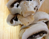 Foto del paso 1 de la receta: Champiñones al vino tinto