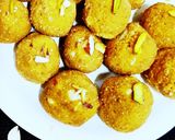 बेसन के गुड़ वाले लड्डू (besan ke gur wale ladoo recipe in Hindi) रेसिपी चरण 3 फोटो