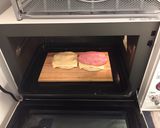 A picture of step 3 of Egg ham & cheese muffin.