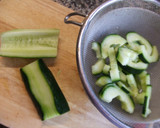 Foto del paso 1 de la receta: Sopa fría de pepino con ajo y lima