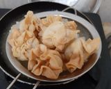 Foto langkah ke 5 dari resep Pangsit Goreng Isi Ayam.