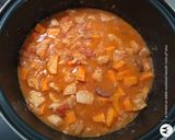 Csicseriborsós-édesburgonyás csirkemellpaprikás kolbásszal recept fázis 4 fotója