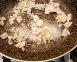 A picture of step 3 of Penne with Radicchio and Creamy Cheese Sauce.