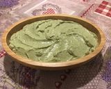 Foto del paso 3 de la receta Huevitos de codorniz en dip de albahaca y cilantro