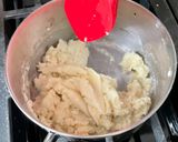 A picture of step 4 of Simple Cream Puffs.