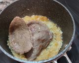 Foto del paso 2 de la receta Filetes de ternera encebollados con tomate
