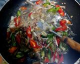 Foto langkah ke 4 dari resep Oseng Klotok Cabe Hijau.