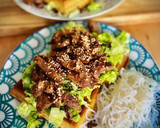Foto del paso 4 de la receta: Ternera en salsa hoisin sobre gofre de kéfir y fideos konjac