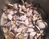 Foto del paso 5 de la receta: Alubias con almejas
