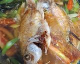 Foto langkah ke 5 dari resep Asem-Asem Ikan Nila dan Sayuran.