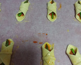 Foto del paso 4 de la receta: Canapés de hojaldre con pesto rojo y espárragos