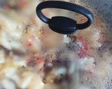 Foto del paso 7 de la receta: 🥟Empanada de bacalao 🐟, pasas y piñones con masa de cerveza 🍺