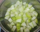Hình bước làm 2 của món Bầu luộc chấm ruốc