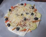 Foto del paso 6 de la receta: Pizza con calabacín, pimiento morrón y jamón serrano
