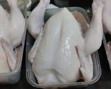 Foto langkah ke 2 dari resep Ayam Kodok Isi Telur Ayam.