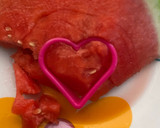 Foto del paso 1 de la receta: Corazones ♥️ de sandía 🍉