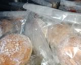 Foto langkah ke 6 dari resep Donat empuk ekonomis 1 kali profing.