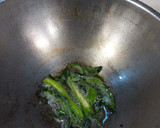 A picture of step 3 of Rava upma.