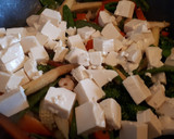 Foto del paso 4 de la receta: Wok de verduras con tofu y gambas