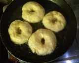 Foto langkah ke 5 dari resep Donat Maizena.