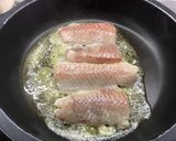 Foto del paso 1 de la receta: Pescado Frito con curry suave y cilantro