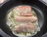 Foto del paso 1 de la receta: Pescado Frito con curry suave y cilantro