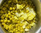 A picture of step 4 of Masala puri.