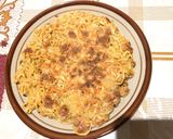 Foto langkah ke 6 dari resep Omelet Mie Sosis Topping Keju.