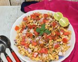 A picture of step 3 of Maggi Bhel.
